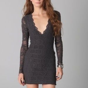 Nightcap Clothing V-neck Long Sleeves Dress Size S